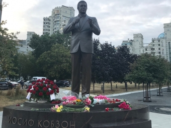 В Москве открыли памятник к 85-летию со дня рождения Иосифа Кобзона